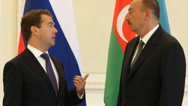 Ruský prezident Dmitrij Medveděv s ázerbájdžánským prezidentem Alievem v baku