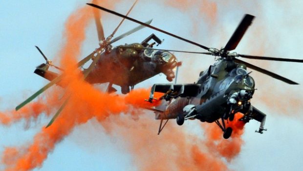 CIAF 2010. Jeden z vrcholů přehlídky, vystoupení bitevních vrtulníků Mi-24 české armády