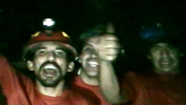 Pozdrav chilských horníků z podzemí