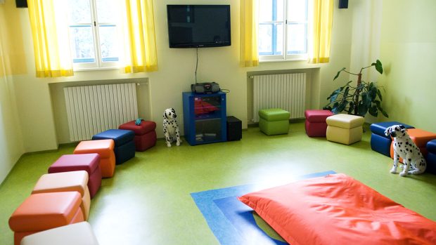 Společenská místnost v dětském pavilonu Psychiatrické léčebny Bohnice