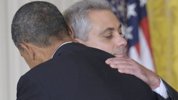Rahm Emanuel se loučí v Bílém domě s prezidentem Obamou.jpg