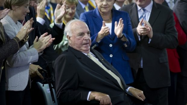 Bývalý kancléř sjednotitel Helmut Kohl a Angela Merkelová.jpg
