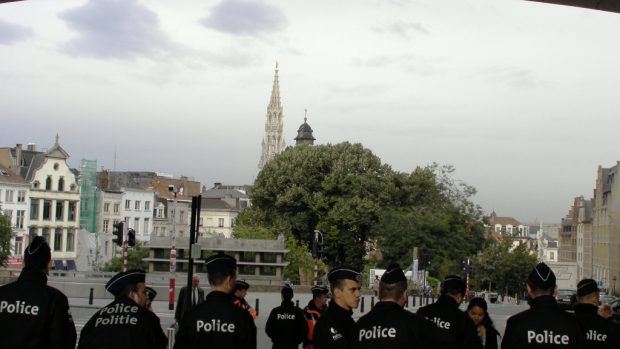 Policie hlídá tiskové středisko na Euroasijském summitu v Bruselu