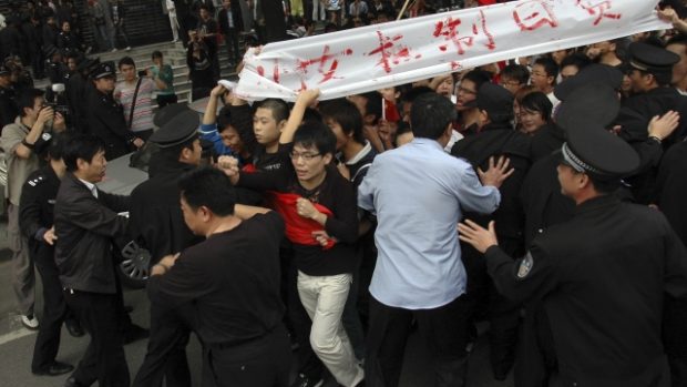 Číňané demonstrují proti Japonsku kvůli sporným ostrovům