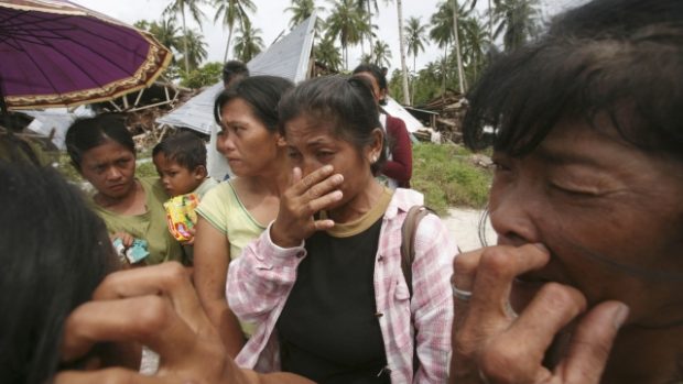 Počet obětí tsunami v Indonésii roste