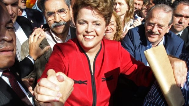 V předvolebních průzkumech má náskok kandidátka Strany Pracujících Dilma Rousseffová