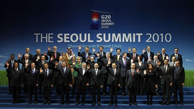 Hašteřící se G20 slibuje, že zabrání měnové válce