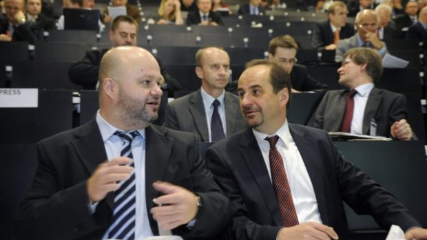 Bývalí ministři Martin Pecina a Jan Kohout při zahájení Pražské bezpečnostní konference