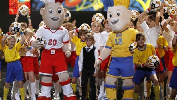 Polsko a Ukrajina představily maskoty pro fotbalové EURO 2012