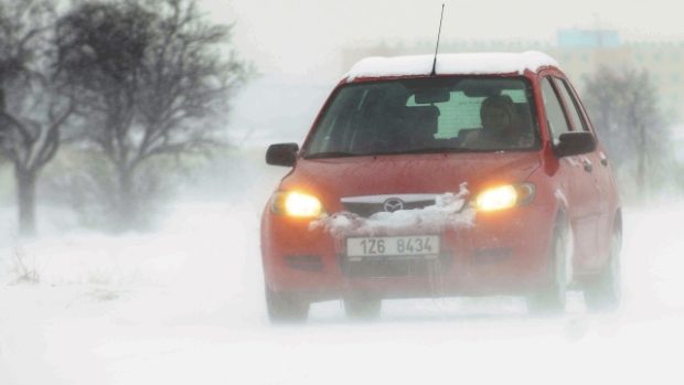 Sníh dělal problémy i řidičům na Zlínsku