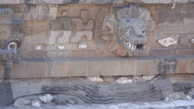Teotihuacán - detail Pyramidy Opeřeného hada