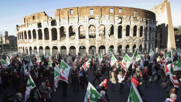 Demonstrace proti italské vládě proběhla poklidně, i když se jí zúčastnily statisíce lidí.jpg