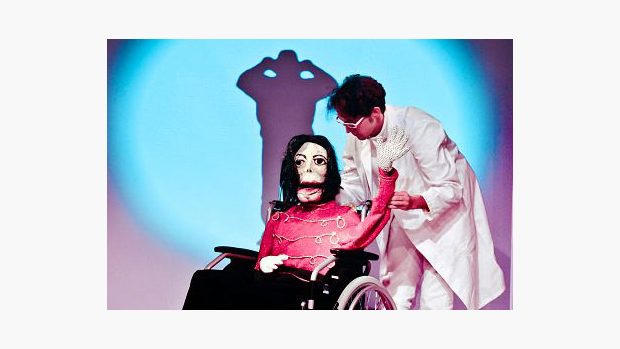 Ve Vídni ztvárnili příběh Michaela Jacksona jako loutkové divadlo