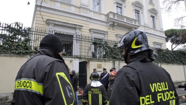 Na řeckém velvyslanectví v Římě zásilka nevybuchla jen náhodou.
