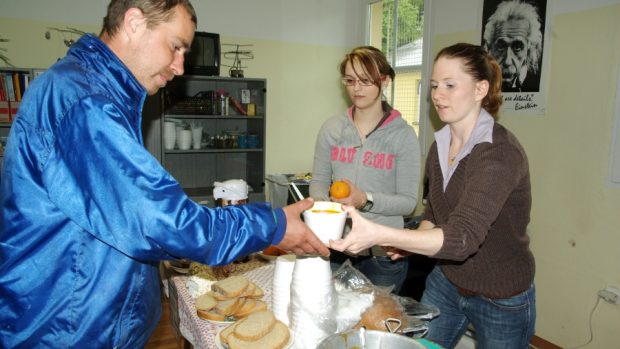 Bezdomovci ve Zlíně dostali polévku