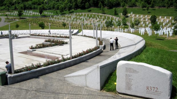 Památník Srebrenica-Potočari. Důstojná vzpomínka na zavražděné bosenské Muslimy