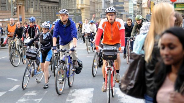 Cyklisté ve městě (ilustrační foto)