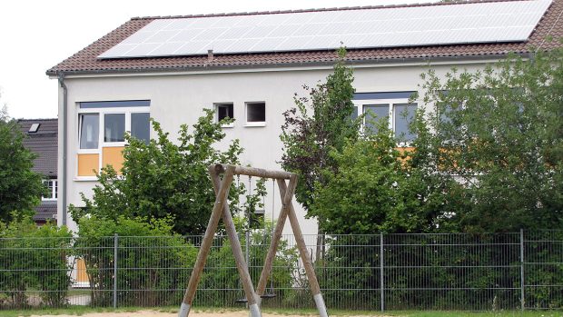 Solární panely nechal Erich Kirschbaum zřídit i na střeše místní školky