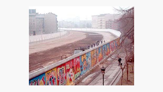 Berlínská zeď s pásmem smrti
