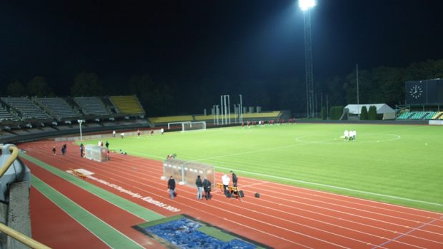 Čeští fotbalisté si zkoušejí stadion v Kaunasu