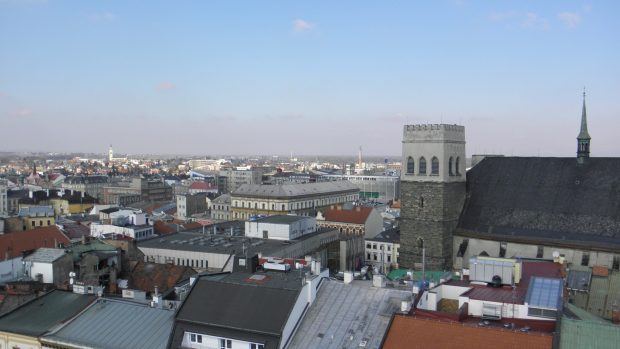 Olomoucká radnice - pohled z věže na chrám sv. Mořice