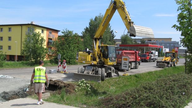 Oprava silnice z Čelákovic do Lázní Toušeň