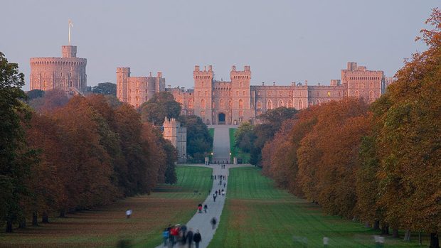 Tisíc let stará pevnost Windsor Castle přestavěná na královský palác.
