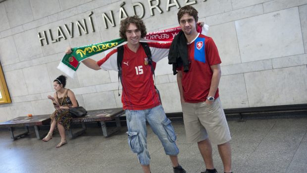 Fotbaloví fanoušci se vracejí z Eura 2012