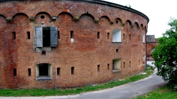 Fort XVII Křelov byl vystavěn mezi lety 1851 a 1854 jako jedna z první čtveřice pevnůstek, které postupně vznikaly  západně a jihozápadně od pevnosti Olomouc