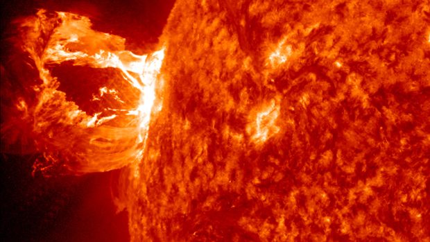 Protuberance a erupce na Slunci