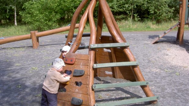 Dětské hřiště v lesoparku ve Ždírci nad Doubravou