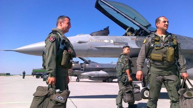 Turečtí piloti stíhaček F16