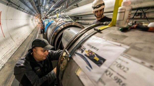 Velký hadronový urychlovač CERNu u Ženevy