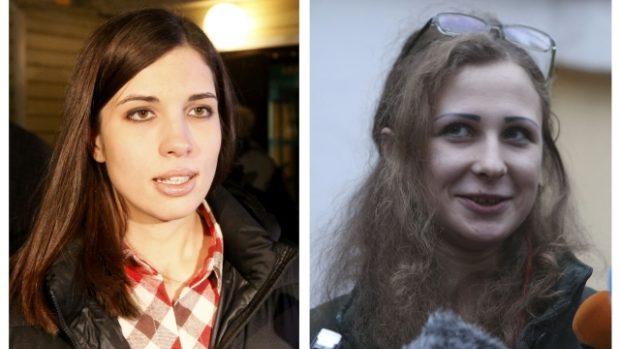 Marie Aljochinová a Naděžda Tolonnikovová, členky ruské skupiny Pussy Riot, jsou na svobodě