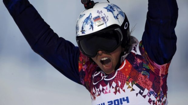 Česká snowboardistka Eva Samková ovládla olympijský závod ve snowboardcrossu