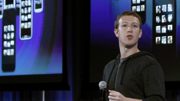Mark Zuckerberg ohlásil záměr koupit provozovatele aplikace WhatsApp