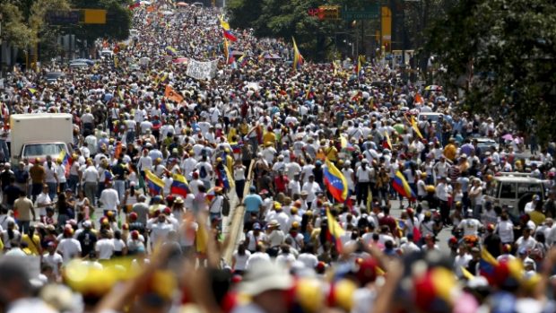 Demonstrace proti prezidentu Nicolasi Madurovi ve Venezuele v Caracasu