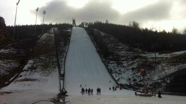 Mamutí můstek v Harrachově 16 dní před mistrovstvím světa v letech na lyžích