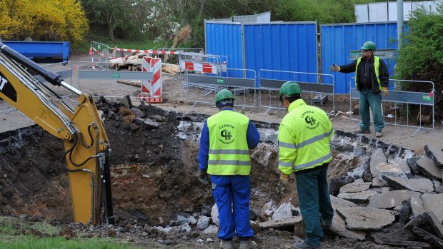 Havárie vodovodního potrubí v Praze na Břevnově