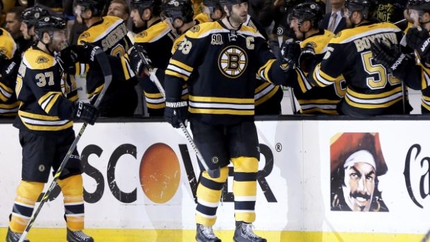 Kapitán Bostonu Zdeno Chára se na postupové výhře Bruins podílel důležitým gólem v závěru druhé třetiny