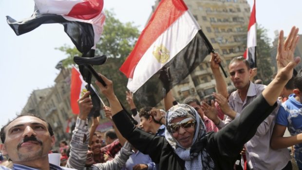 Příznivci Abd al-Fattáha Sísího oslavují na káhirském náměstí Tahrír vítězství v prezidentských volbách