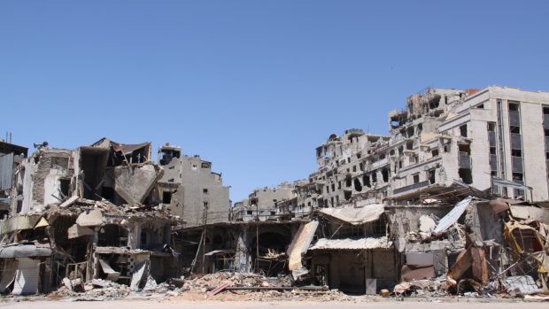 Syrský Homs, ze kterého zbyly jen trosky