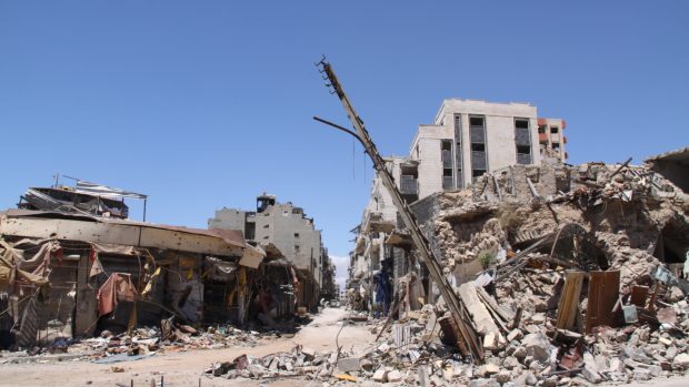 Syrský Homs, ze kterého zbyly jen trosky