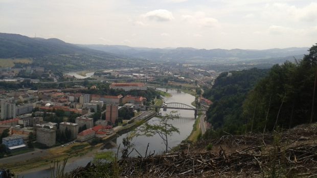 Děčín. Pohled na město z kopce v Horním Žlebu