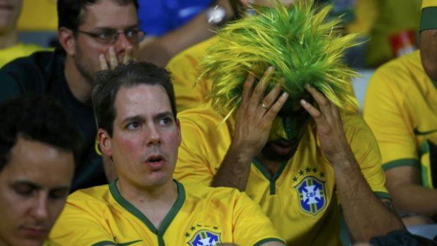 Zklamaní fanoušci Brazílie něvěřili vlastním očím, domácí prohráli v semifinále s Německem 1:7