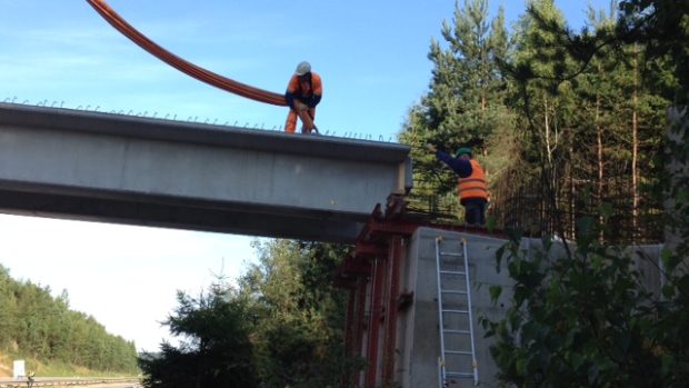 Stavba mostu na 107. kilometru dálnice D1 u Jihlavy