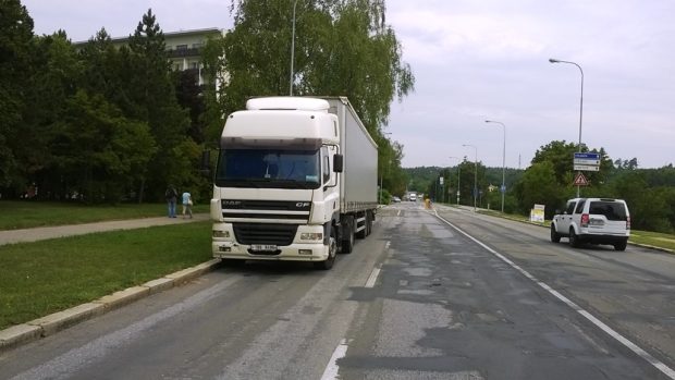Na sídlišti Lesná v Brně parkují kamiony /ilustrační foto/