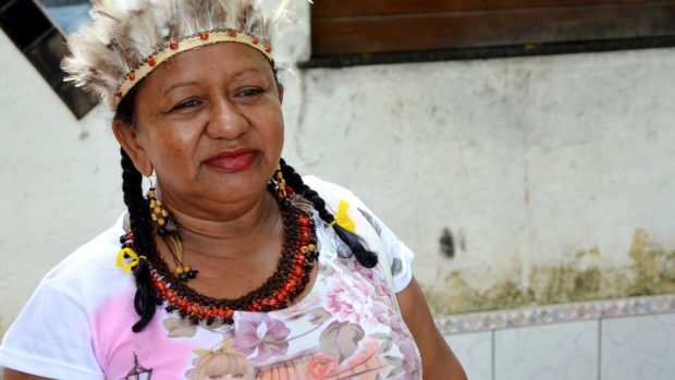Elizabeth Cruz da Silva je jednou z vůdkyň vesnice kmene Tapeba. Její jméno je portugalské. Původním jazykem tupí už její lid nemluví