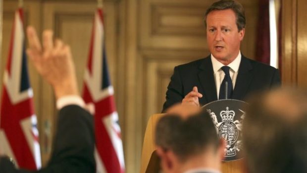 Britský premiér David Cameron oznámil plán na zpřísnění podmínek cestování Britů do Sýrie a Iráku
