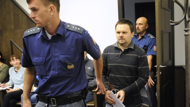 Ve Žďáru nad Sázavou pokračoval soud s Milošem Strakou, obviněným z prodeje pančovaného alkoholu